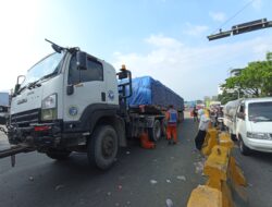 Truk Tronton Mogok di Lampu Merah Ciawi, Lalu Lintas Macet