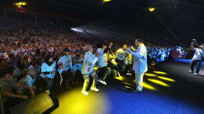 Momen Prabowo Joget Gemoy Jedag-Jedug Bareng Para Relawan Kopi Pagi