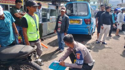 Angkot Tabrak Warung di Puncak : 1 Orang Luka