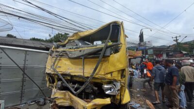 Kecelakaan Beruntun di Puncak, 16 Orang Terluka 