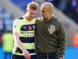 Guardiola Pengen De Bruyne Bertahan di Man City