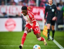 Barcelona Coba Bajak Alphonso Davies dari Real Madrid