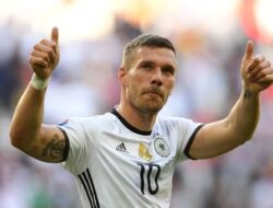 Podolski : Lebih Cuan Jualan Kebab daripada Main Bola