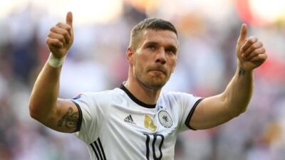 Podolski : Lebih Cuan Jualan Kebab daripada Main Bola